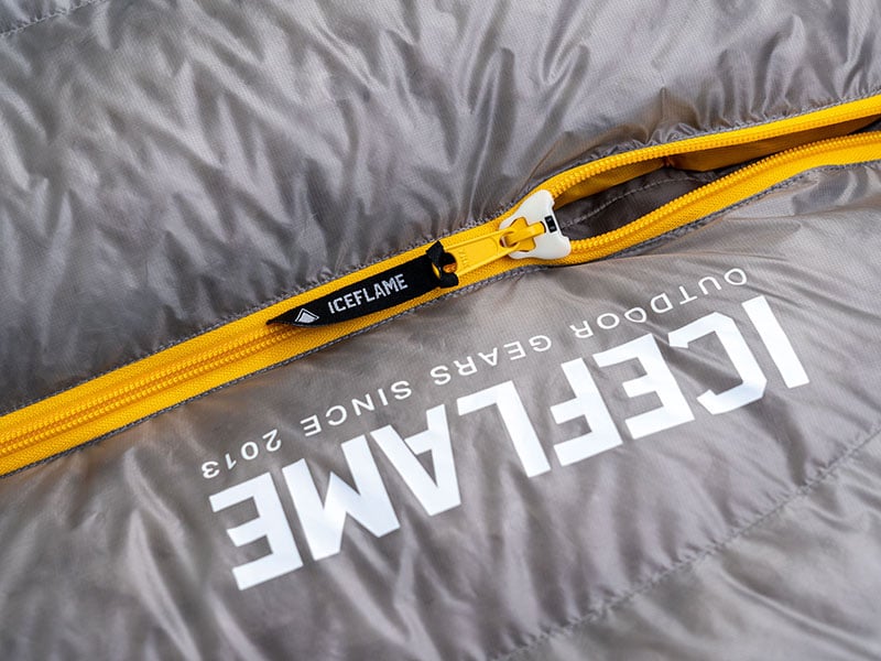 Iceflame Flame NXT down sleeping bag – yellow zip close-up